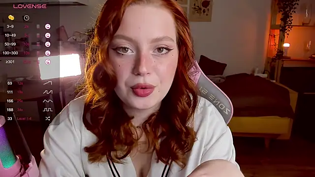 Snapshot of Sofy_Benson chatting on 11/25/25, 12:16 Sofy Benson online show from 11/25/25, 12:16