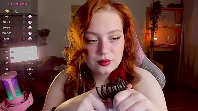 Snapshot of Sofy_Benson chatting on 11/30/25, 12:31 Sofy Benson online show from 11/30/25, 12:31