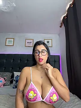 Snapshot of lovely_violet13 chatting on 11/05/25, 03:01 lovely violet13 online show from 11/05/25, 03:01