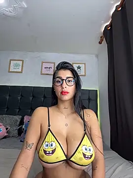 Snapshot of lovely_violet13 chatting on 11/26/25, 02:07 lovely violet13 online show from 11/26/25, 02:07