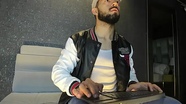 Snapshot of MarkWalker__ chatting on 11/17/25, 11:16 MarkWalker online show from 11/17/25, 11:16