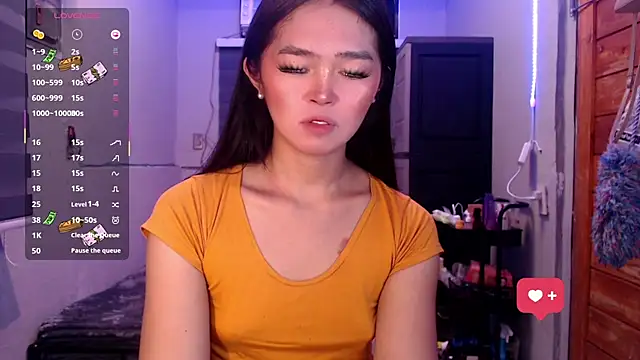 Snapshot of Itsme_claire chatting on 10/16/25, 01:39 Itsme claire online show from 10/16/25, 01:39