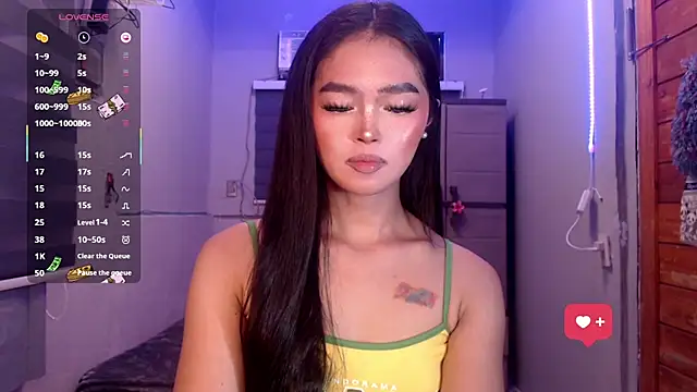 Snapshot of Itsme_claire chatting on 10/18/25, 04:04 Itsme claire online show from 10/18/25, 04:04