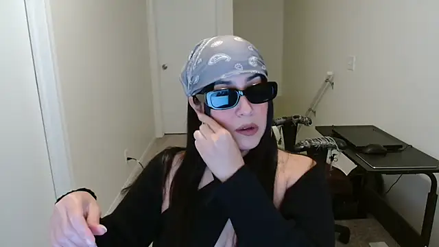 Snapshot of Sassy_Latina chatting on 10/16/25, 03:29 Sassy Latina online show from 10/16/25, 03:29