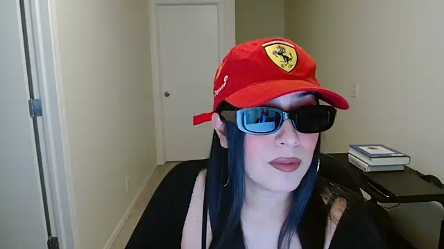 Snapshot of Sassy_Latina chatting on 12/04/25, 04:33 Sassy Latina online show from 12/04/25, 04:33