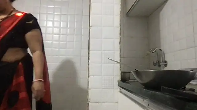 Snapshot of Riyasingh9 chatting on 02/15/25, 03:52 Riyasingh9 online show from 02/15/25, 03:52