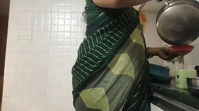 Snapshot of Riyasingh9 chatting on 02/26/25, 03:21 Riyasingh9 online show from 02/26/25, 03:21