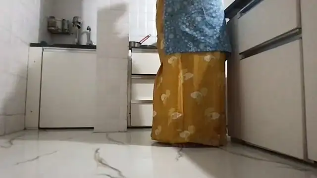 Snapshot of Riyasingh9 chatting on 11/13/25, 03:49 Riyasingh9 online show from 11/13/25, 03:49