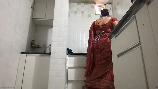 Snapshot of Riyasingh9 chatting on 12/17/25, 04:18 Riyasingh9 online show from 12/17/25, 04:18