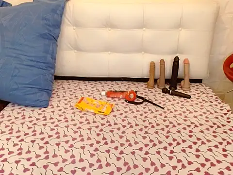 Snapshot of Angiee_BBW chatting on 11/22/25, 07:35 Angiee BBW online show from 11/22/25, 07:35