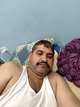 Snapshot of Amandev7 chatting on 10/15/25, 07:36 Amandev7 online show from 10/15/25, 07:36