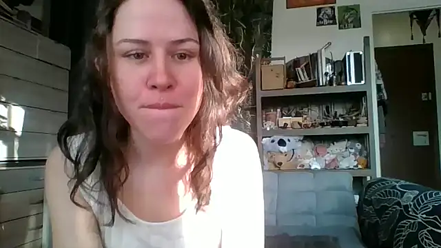 Snapshot of SuzieWanKenobi chatting on 12/04/24, 01:53 SuzieWanKenobi online show from 12/04/24, 01:53