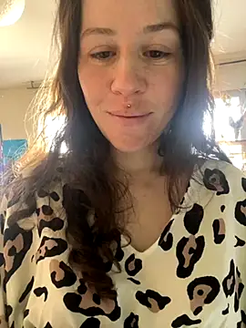 SuzieWanKenobi online show from 12/04/25, 11:41