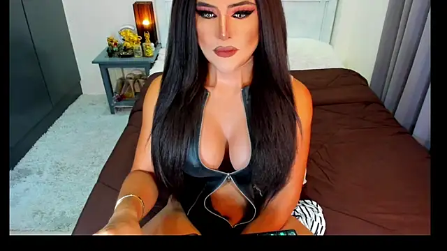 Snapshot of MissNaughtyTyra chatting on 06/05/26, 01:34 MissNaughtyTyra online show from 06/05/26, 01:34