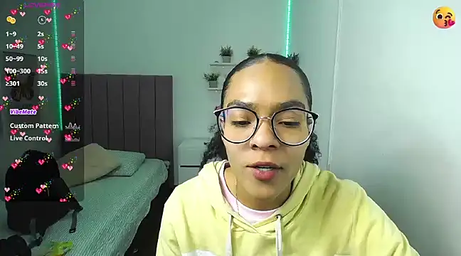 Nina lovee  online show from 12/02/24, 01:46