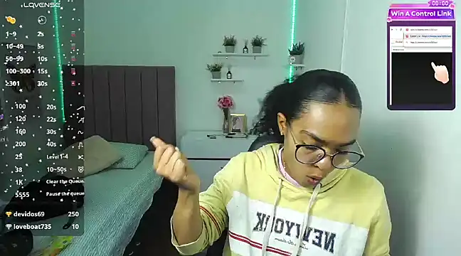 Nina lovee  online show from 12/02/24, 04:53