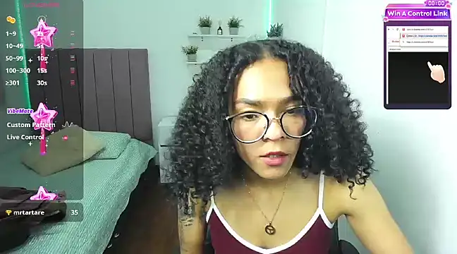 Nina lovee  online show from 12/05/24, 04:44