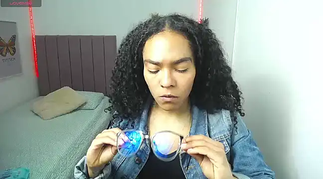 Nina lovee  online show from 12/06/24, 01:44