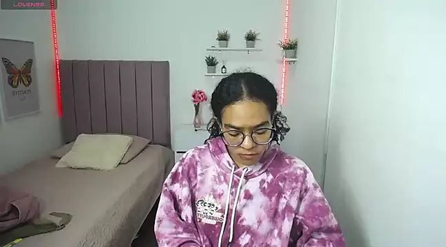 Nina lovee  online show from 12/14/24, 01:27