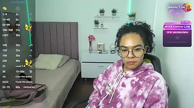 Nina lovee  online show from 12/14/24, 04:31