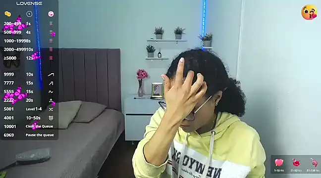 Nina lovee  online show from 12/17/24, 01:49