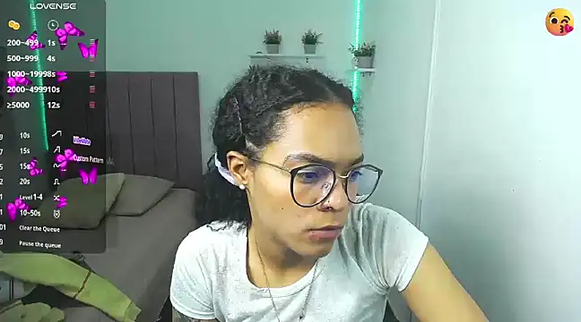Nina lovee  online show from 12/17/24, 04:53