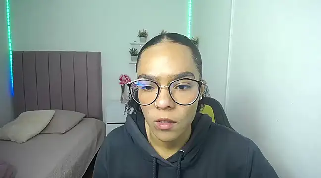 Nina lovee  online show from 12/18/24, 01:34