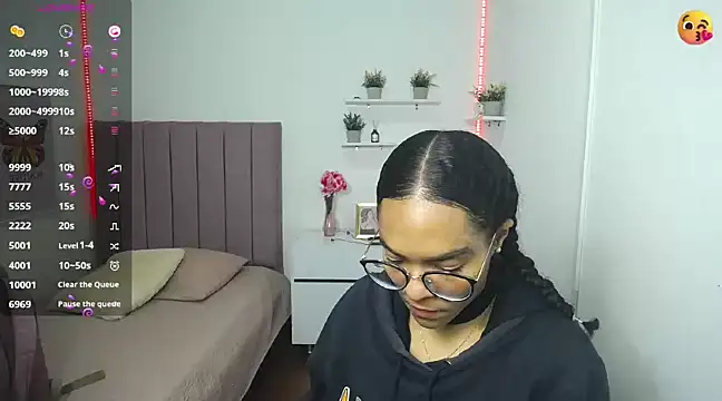 Nina lovee  online show from 12/21/24, 04:36