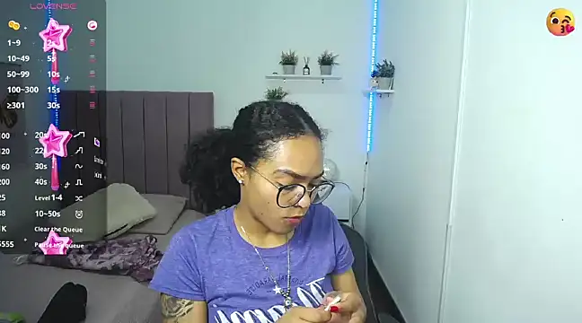 Nina lovee  online show from 12/23/24, 04:50