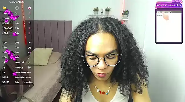 Nina lovee  online show from 12/28/24, 04:52