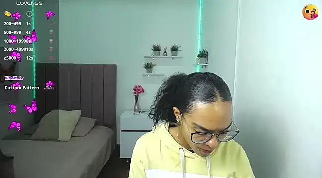 Nina lovee  online show from 12/30/24, 01:36