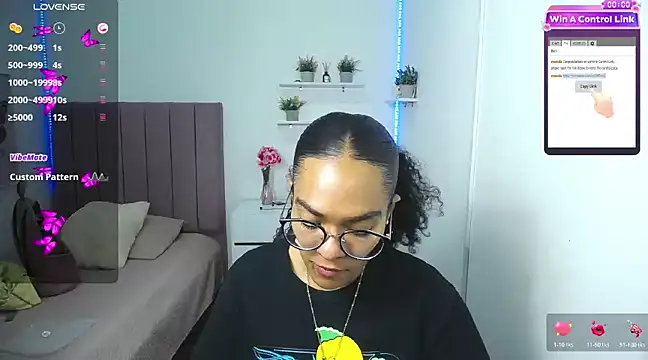Nina lovee  online show from 12/30/24, 04:40