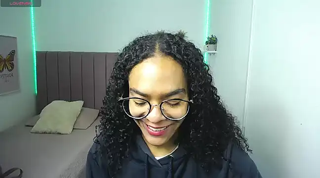 Nina lovee  online show from 01/04/25, 01:53