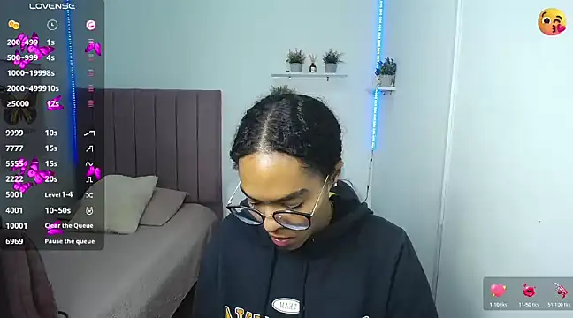 Nina lovee  online show from 01/04/25, 04:54