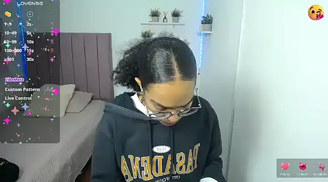 Nina lovee  online show from 01/08/25, 01:52
