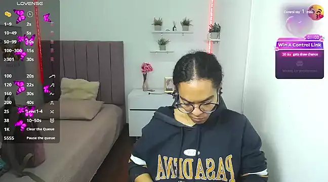 Nina lovee  online show from 01/10/25, 05:02