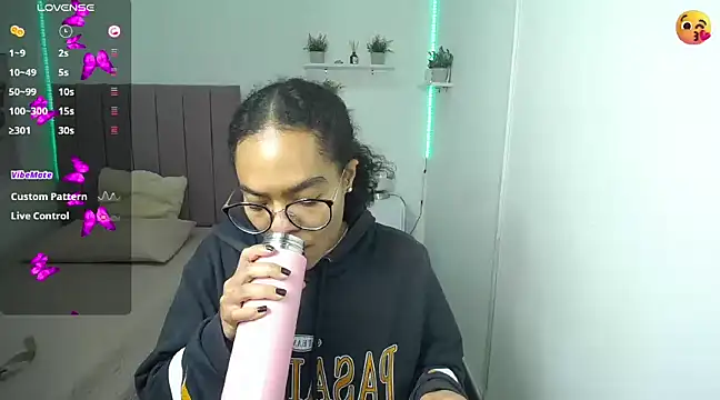 Nina lovee  online show from 01/11/25, 01:43