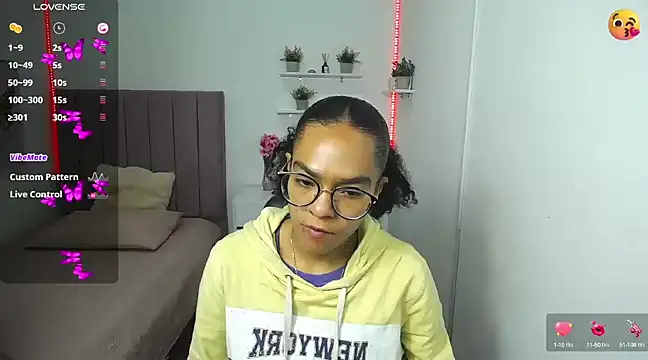 Nina lovee  online show from 01/13/25, 02:11