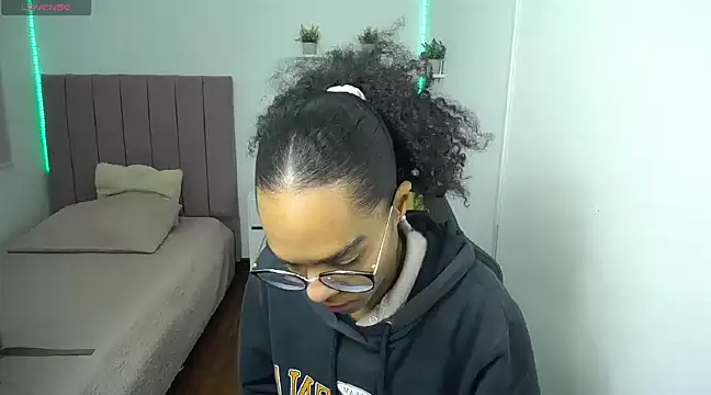 Nina lovee  online show from 01/15/25, 02:02