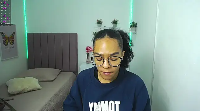 Nina lovee  online show from 02/04/25, 01:27