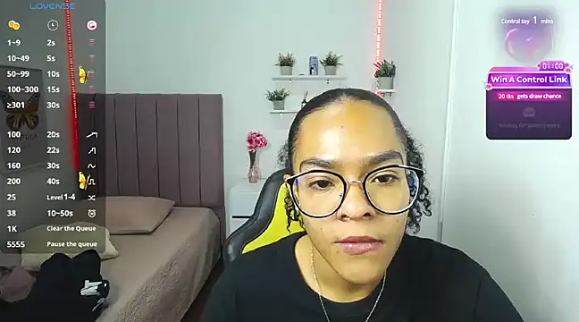 Nina lovee  online show from 02/04/25, 04:29