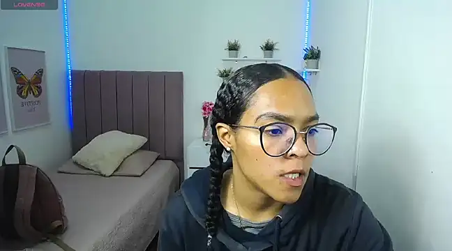 Nina lovee  online show from 02/06/25, 01:43