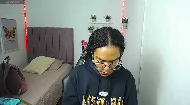 Nina lovee  online show from 02/11/25, 02:02