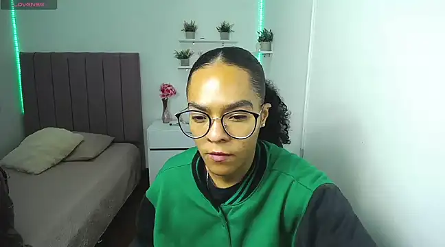 Nina lovee  online show from 02/15/25, 02:00
