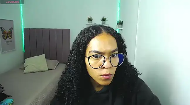 Nina lovee  online show from 02/17/25, 02:37