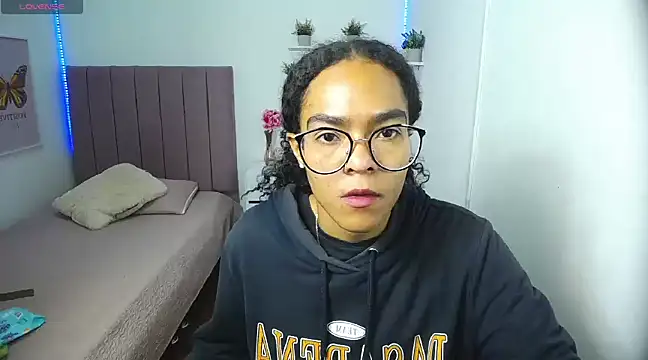 Nina lovee  online show from 02/21/25, 02:48