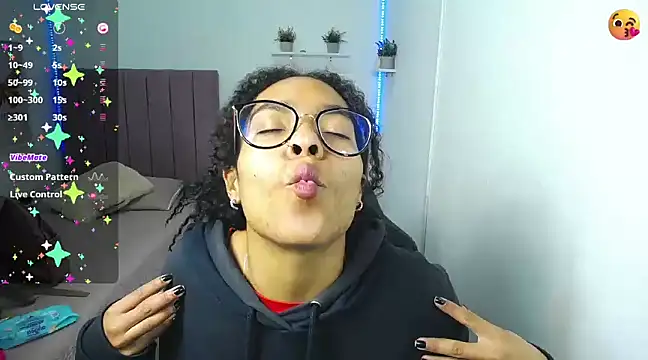 Nina lovee  online show from 02/22/25, 02:52