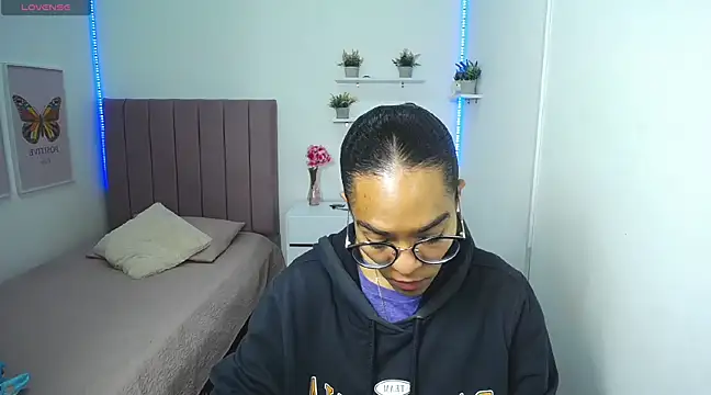 Nina lovee  online show from 02/28/25, 02:31