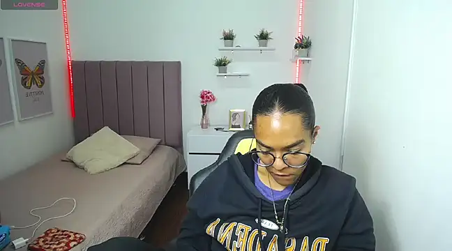 Nina lovee  online show from 02/28/25, 05:37