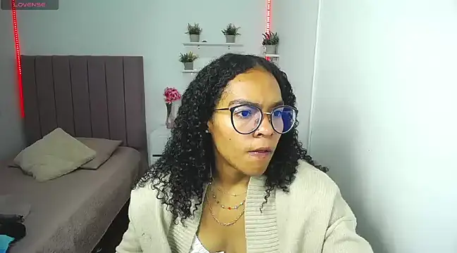 Nina lovee  online show from 03/05/25, 02:45
